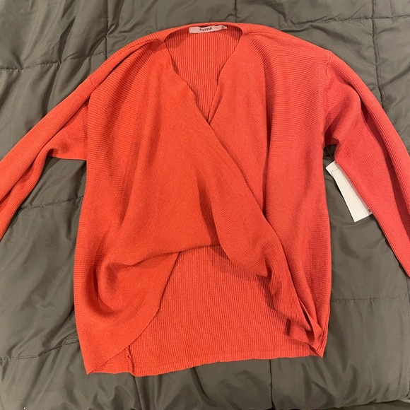 NWT JustFab Sienna Red Twist Front Deep V Sweater - Picture 11 of 12